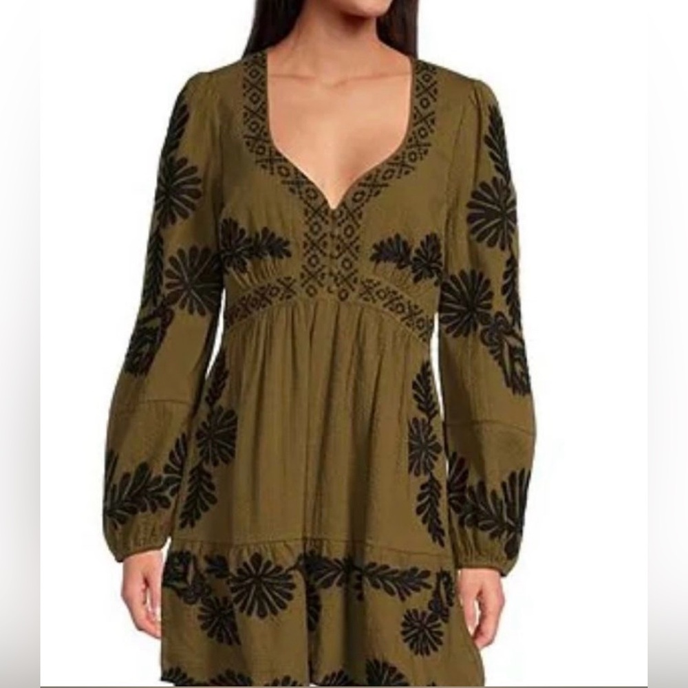 C&V Embroidered Boho Tunic Mini Dress SZ 12 MSRP $179.00. PTP 21" ~NWT!